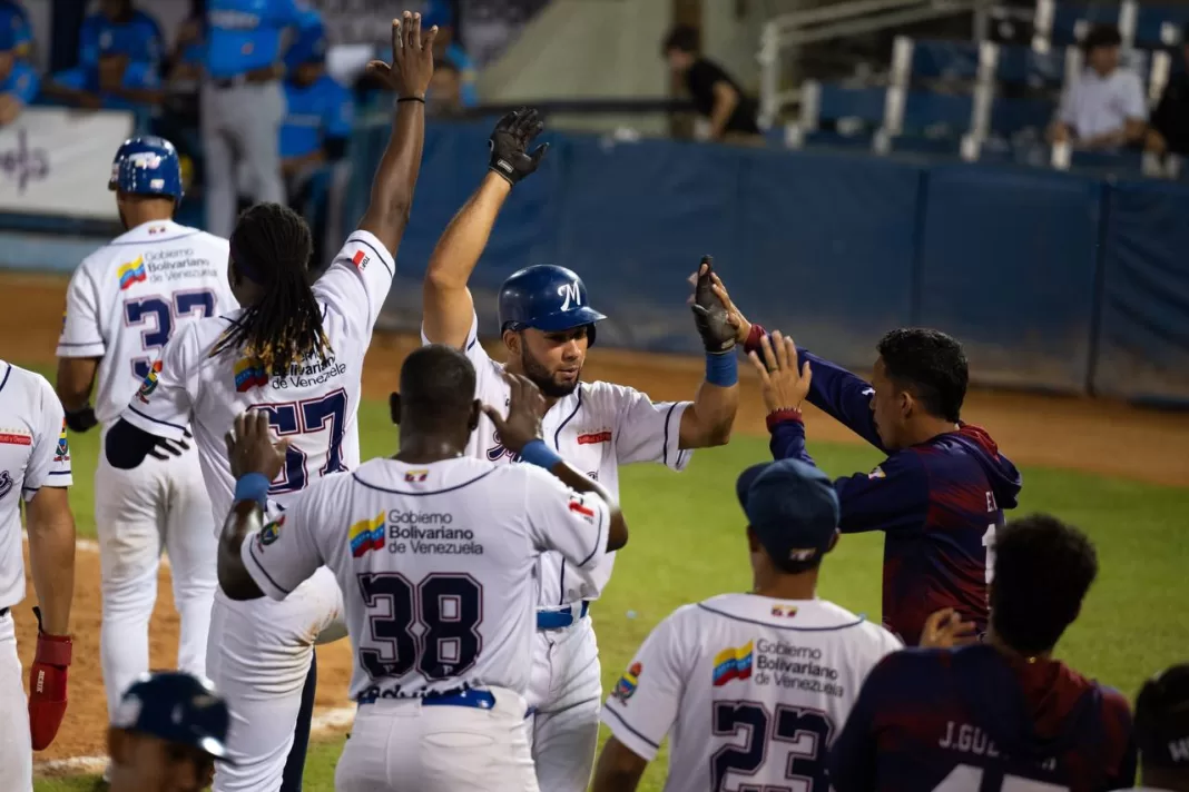 Eduardo Díaz Marineros dejó en el terreno a Delfines