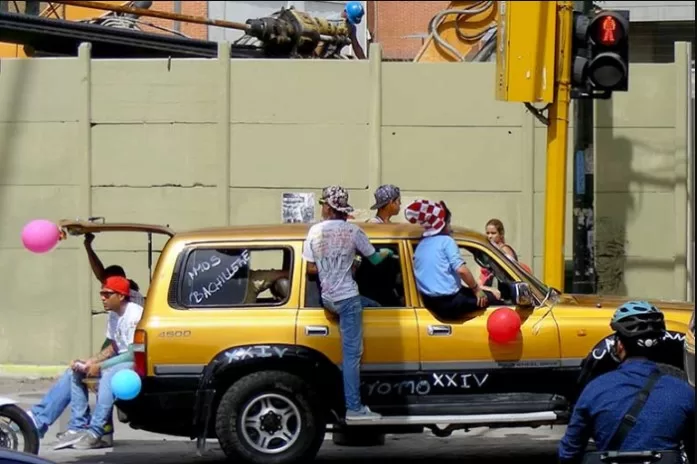 Restricciones de caravanas estudiantiles