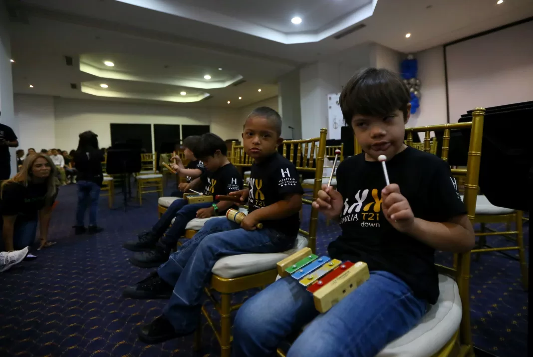 JJCH0121 Niños con Síndrome de Down Sinfónica de Carabobo