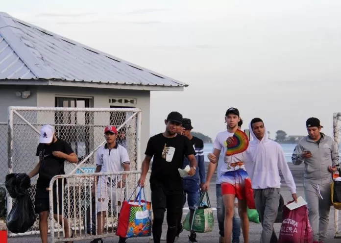 Trinidad y Tobago deporta 98 venezolanos