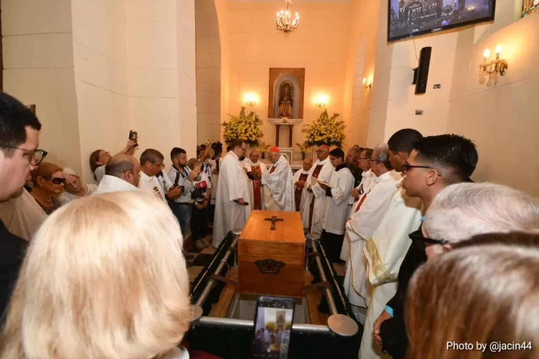 inhumación restos mortales Mons Montes de Oca