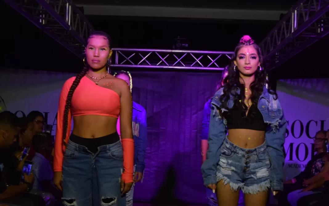 Desfile Neón Urban Aesthetic