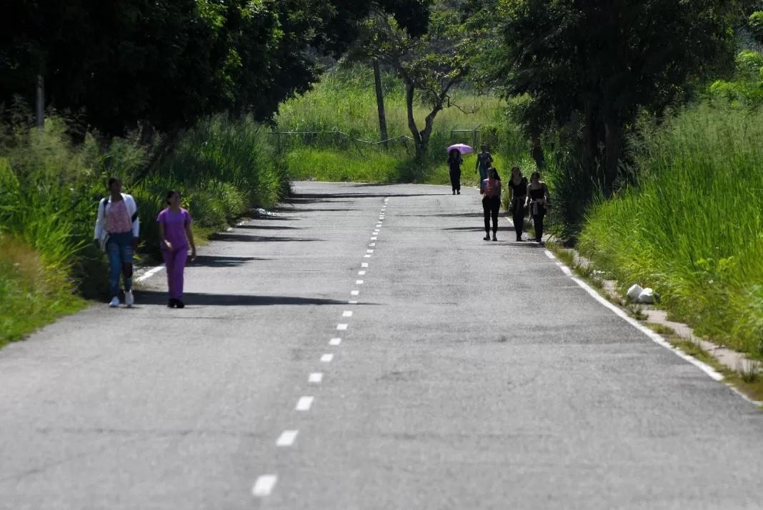 Estudiantes Universidad de Carabobo solicitan activar transporte