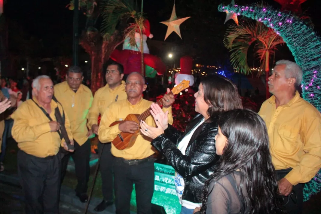 Alcaldesa Ana González bienvenida a la Navidad
