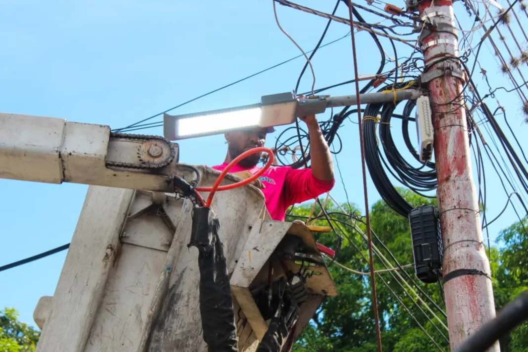 Gestión Ana González instaló lámparas en Naguanagua octubre