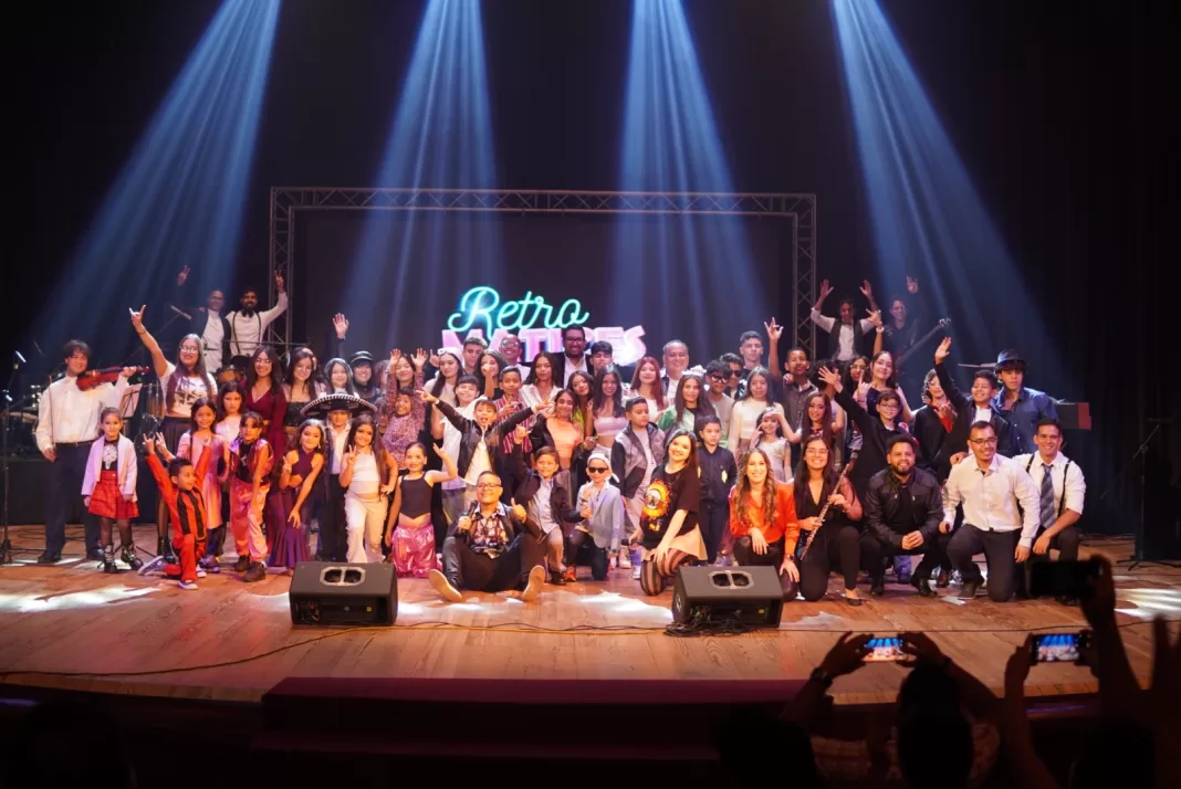 Retro Show Academia Matices