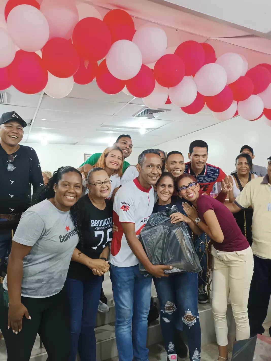 Entregan juguetes en Diego Ibarra