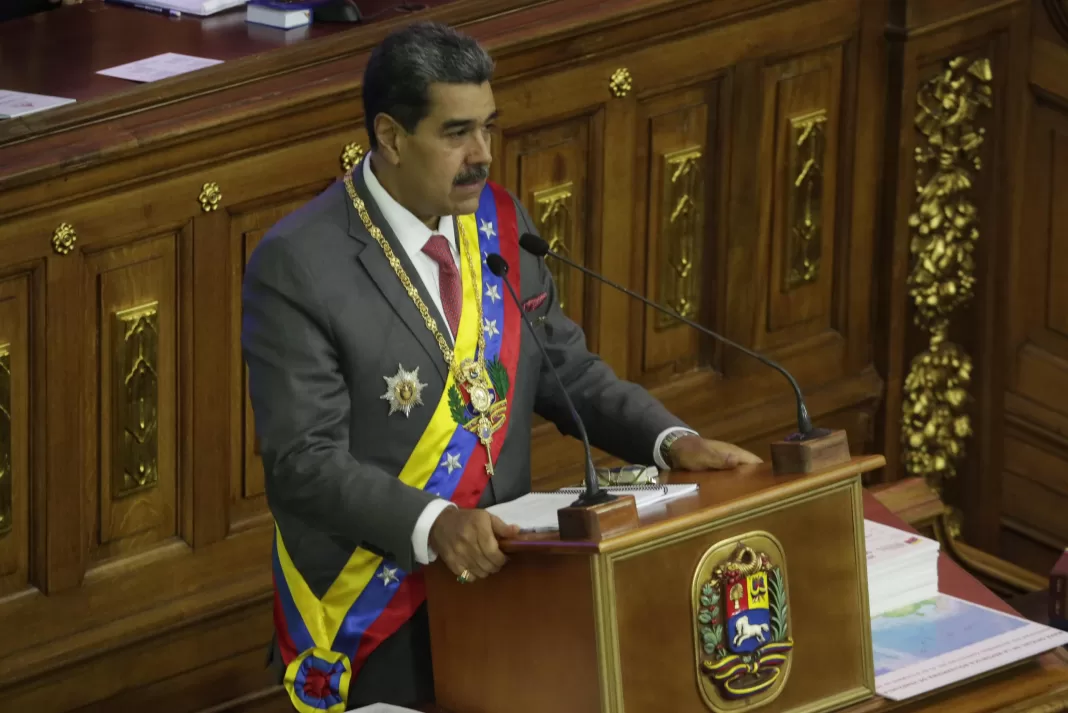 Maduro aumentó salario mínimo integral 100$
