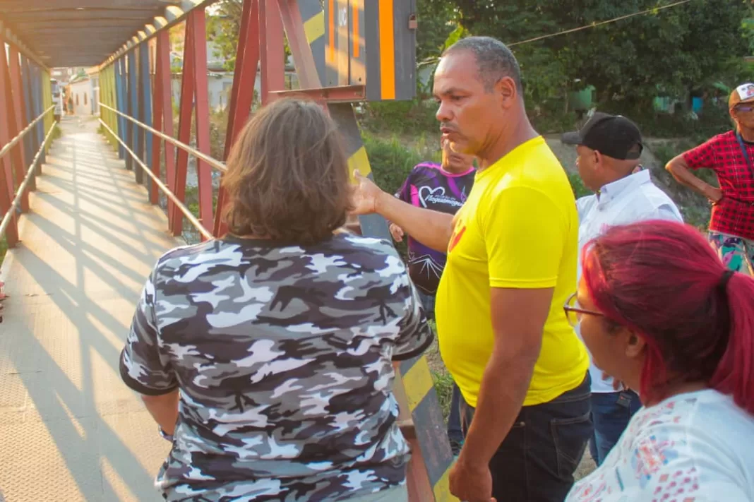 Alcaldesa Ana González entregó ayudas sociales
