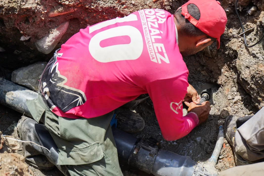 Reparan colapso de aguas servidas naguanagua
