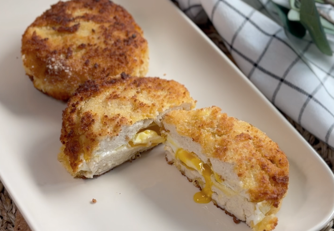 Huevos al cielo fritos bechamel