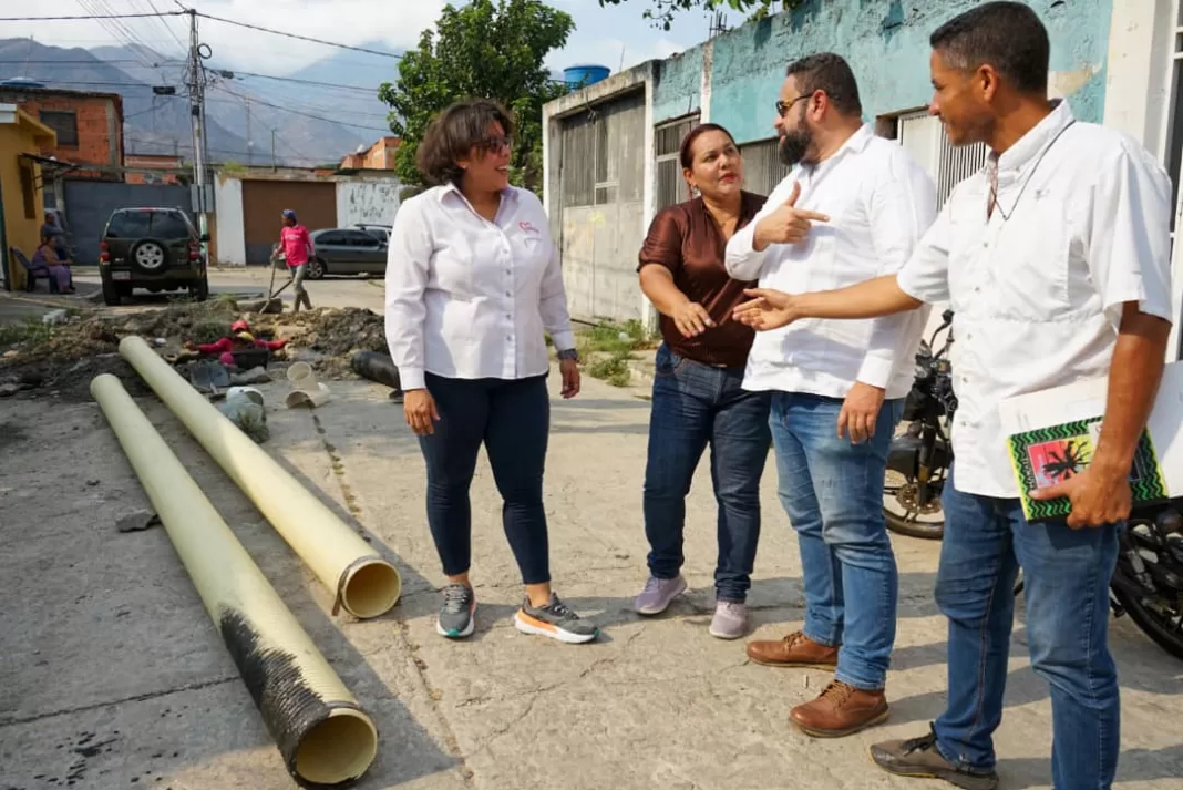 Alcaldesa Ana González inspeccionó sustitución colector Brisas de Carabobo I