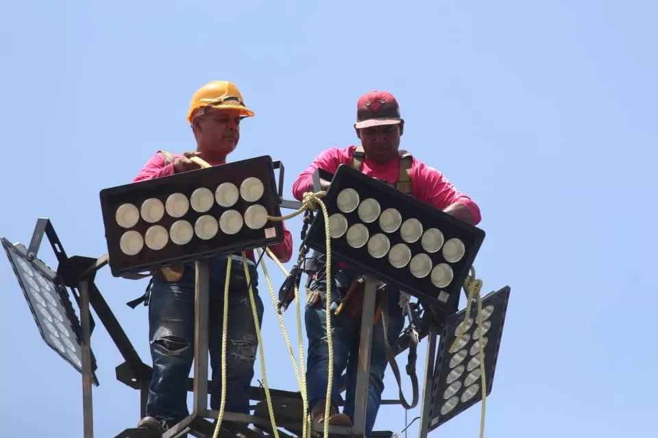 reactivación de torres de alumbrado en Naguanagua