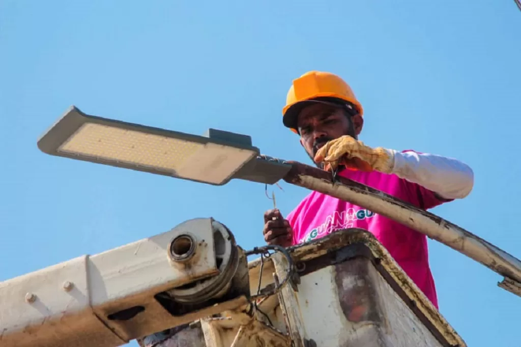 alumbrado avenida Universidad Naguanagua