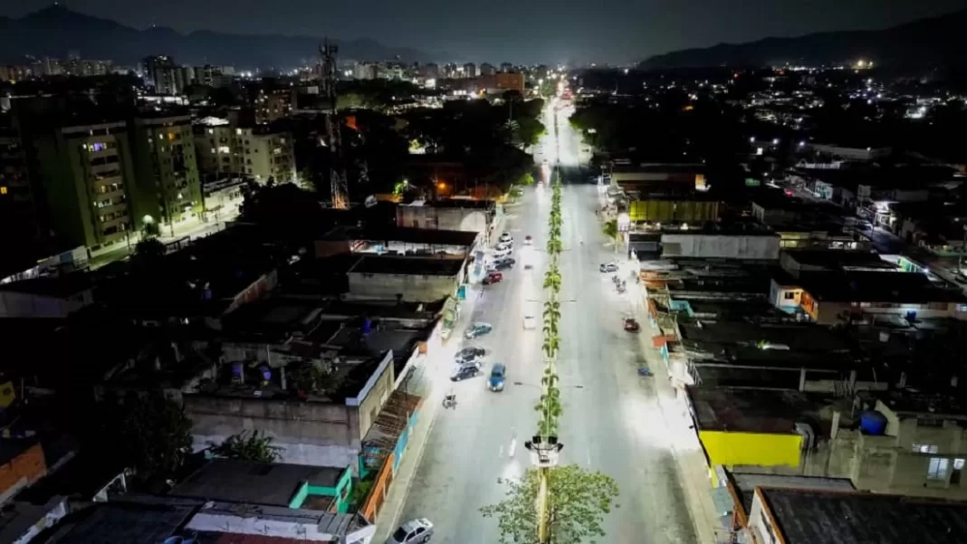 alumbrado avenida Universidad Naguanagua 