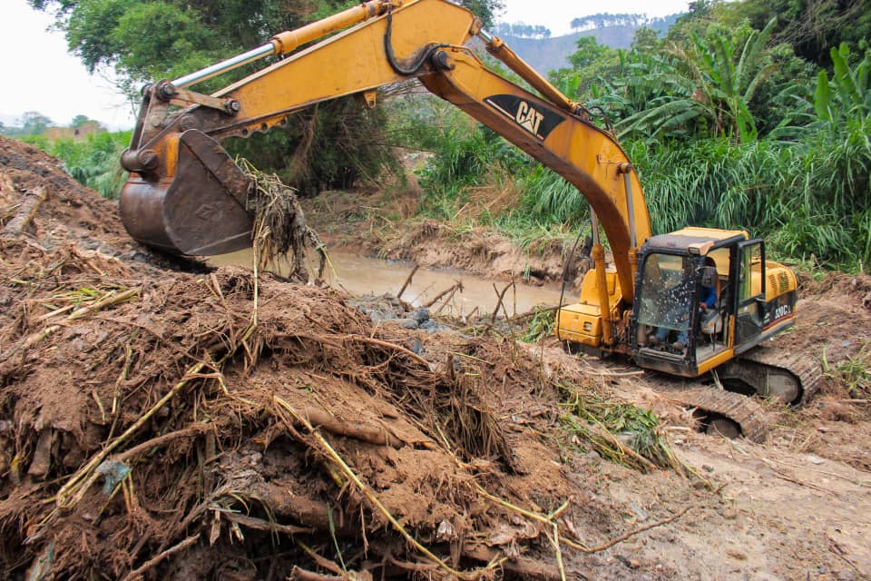 Alcaldía de Naguanagua saneamiento en ríos y canales 