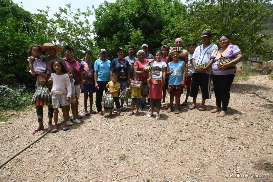 Entregan donativos Curarigua