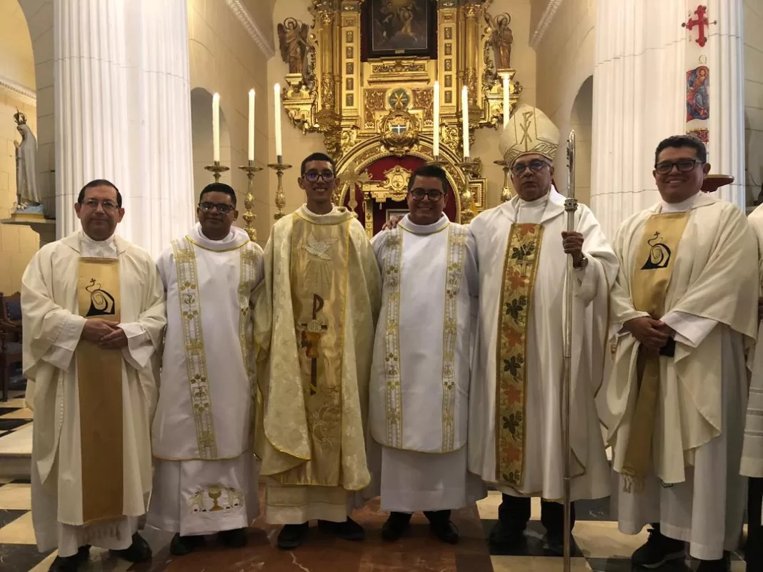 Iglesia en Valencia ordenación sacerdotal