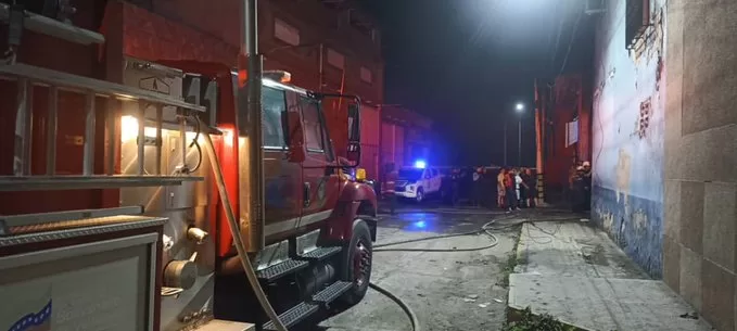 incendio en almacén pesquero de La Guaira