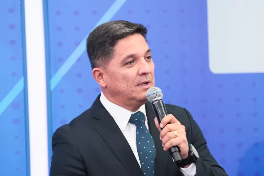 Jorge Márquez ministro de Electricidad