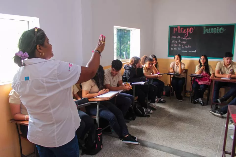 Alcaldesa Ana González conversatorios