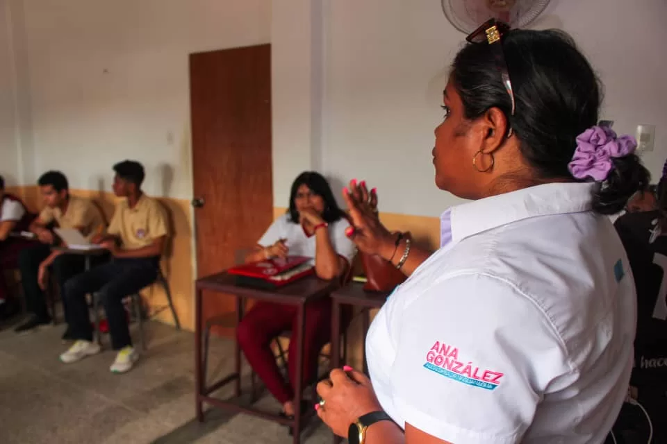 Alcaldesa Ana González conversatorios