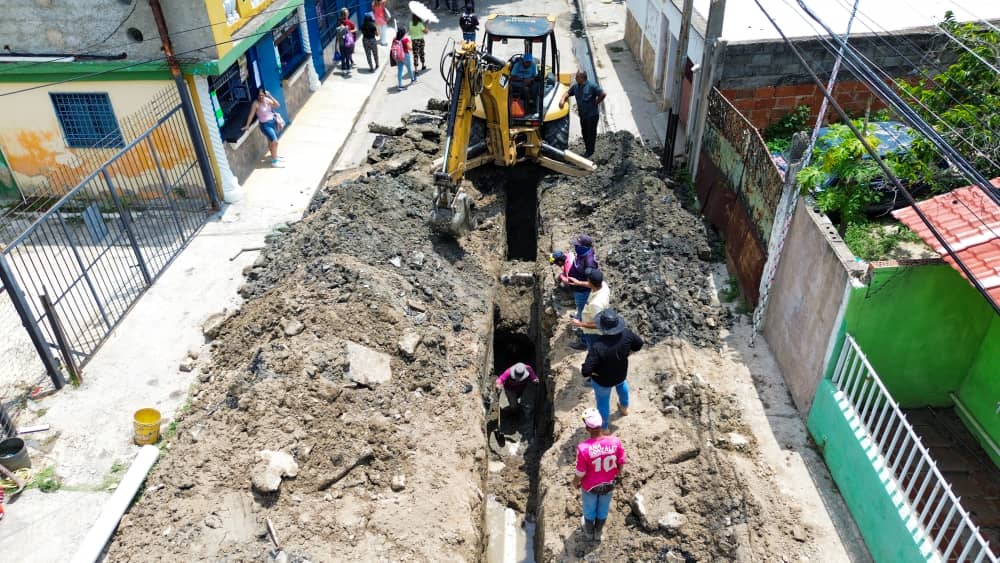 Gracias a la Plataforma del 1x10 del Buen Gobierno fueron sustituidos 100 metros más de colector en la red de aguas residuales de Barrio La Luz (1) red aguas residuales Barrio La Luz