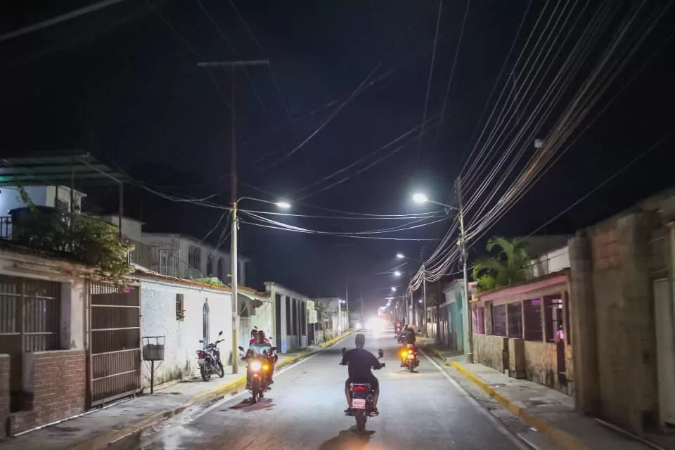 1x10 del Buen Gobierno y Alcaldía de Naguanagua rehabilitan alumbrado público en Barrio La Luz y la avenida Valmore Rodríguez (1) Alcaldía de Naguanagua rehabilitan alumbrado público