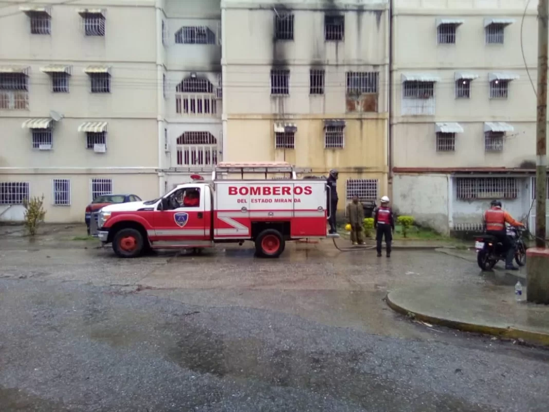 bomberos de miranda incendio en Guarenas
