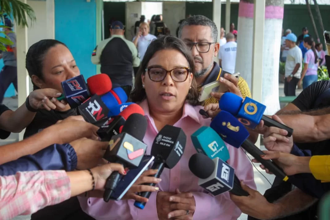 Alcaldesa Ana González sufragar