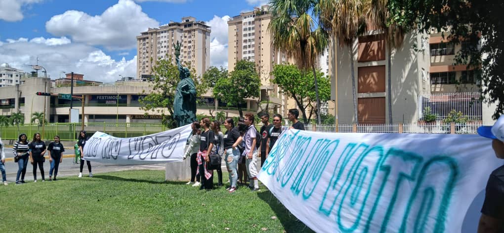 Jóvenes protestaron yo no voto