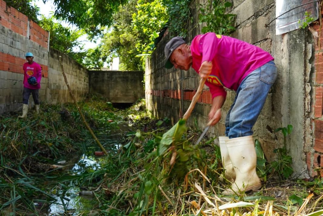 Alcaldía de Naguanagua realiza mantenimiento en canales