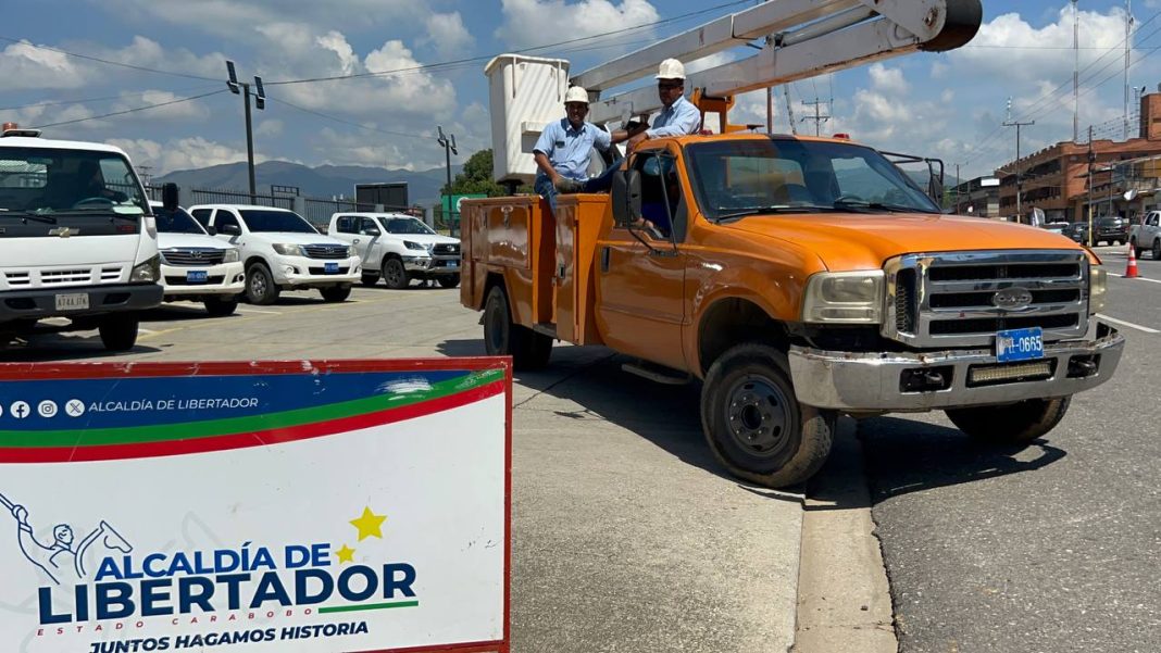 Cuadrillas de Corpoelec y alcaldía de Libertador