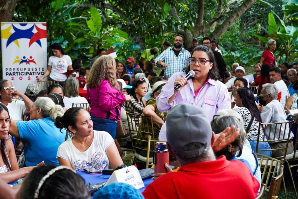 alcaldesa Ana González asambleas