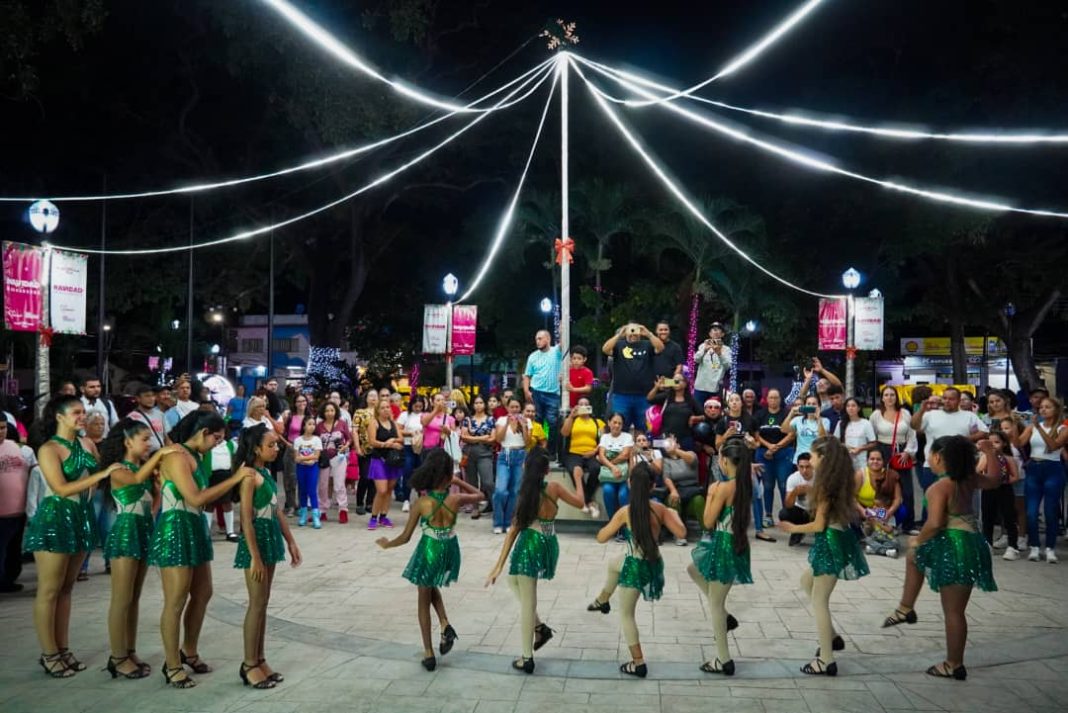 Familias naguanagüenses disfrutan de programación navideña en la Plaza Bolívar (5) programación navideña Plaza Bolívar