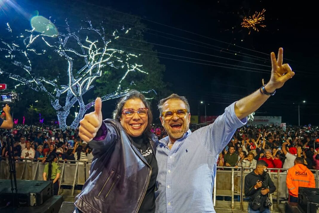 Gobernador Lacava y Ana González celebran el encendido del Samán de la Navidad en Naguanagua junto a más de 10 mil carabobeños (14) Gobernador Lacava y Ana González