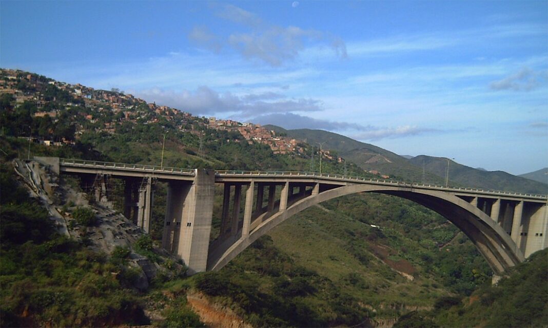 Autopista Caracas-La Guaira autopista Caracas-La Guaira