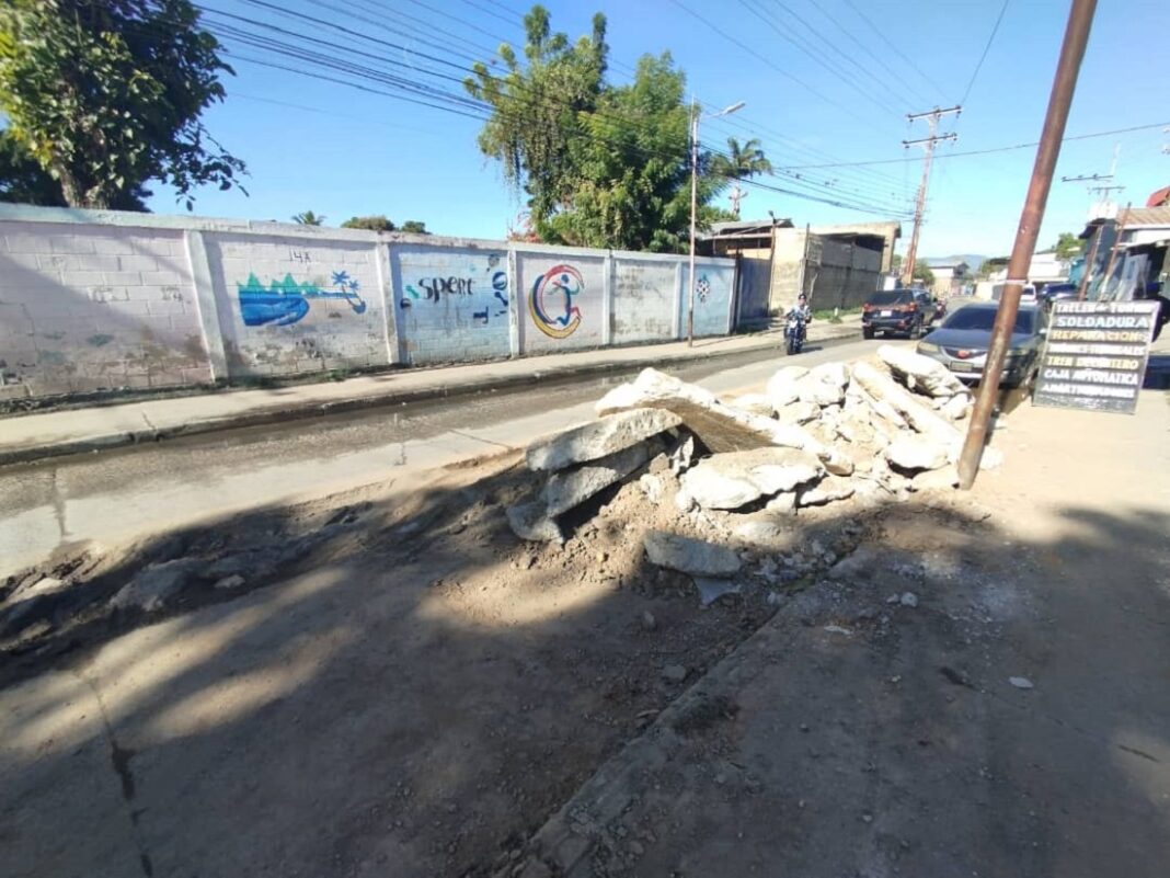 trabajos inconclusos Flor Amarillo