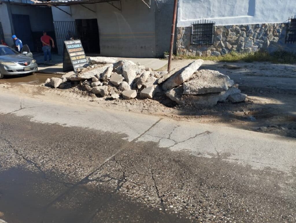 trabajos inconclusos Flor Amarillo