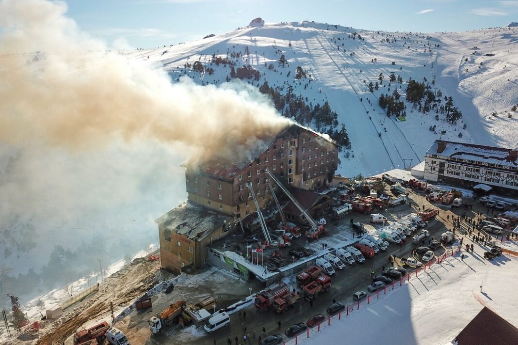 incendio de hotel en Turquía