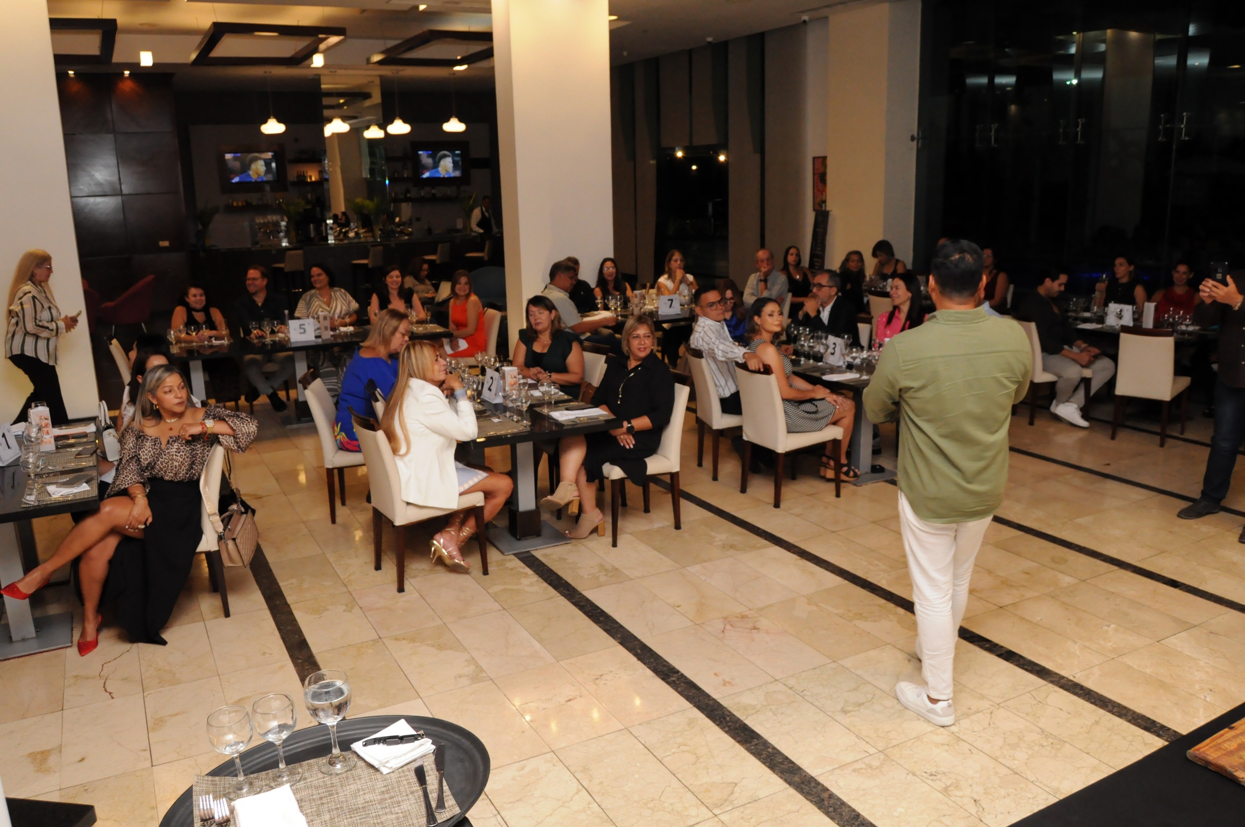 Sommelier Orlando Morantes 