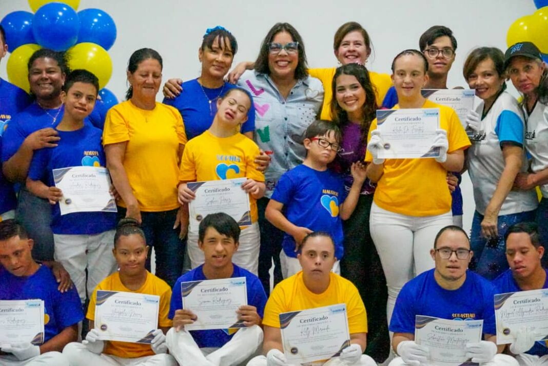Alcaldesa Ana González compartió una mañana de música y baile con jóvenes con síndrome de down de la Academia Danzas Sonort de Naguanagua (2) Alcaldesa Ana González jóvenes síndrome down
