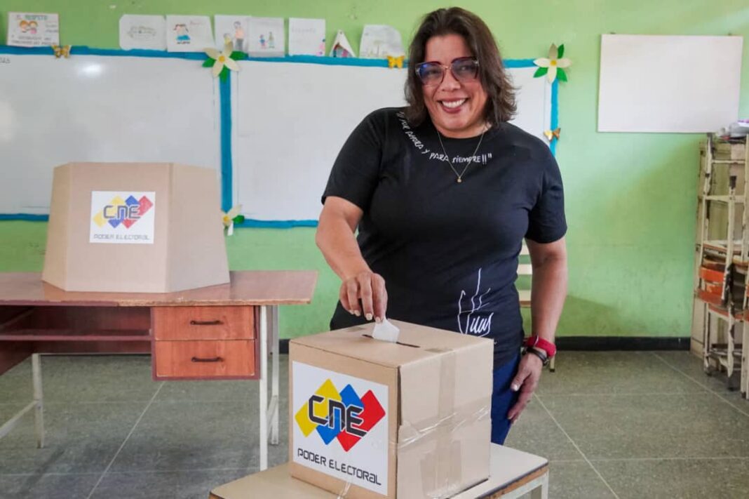 Alcaldesa Ana González resaltó la participación “óptima” del pueblo de Naguanagua en la segunda Consulta Popular Nacional del año 2025 (4)