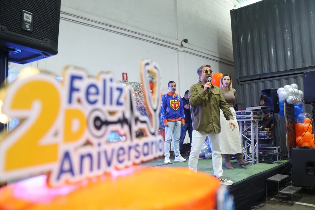 0800 Bigote Aniversario