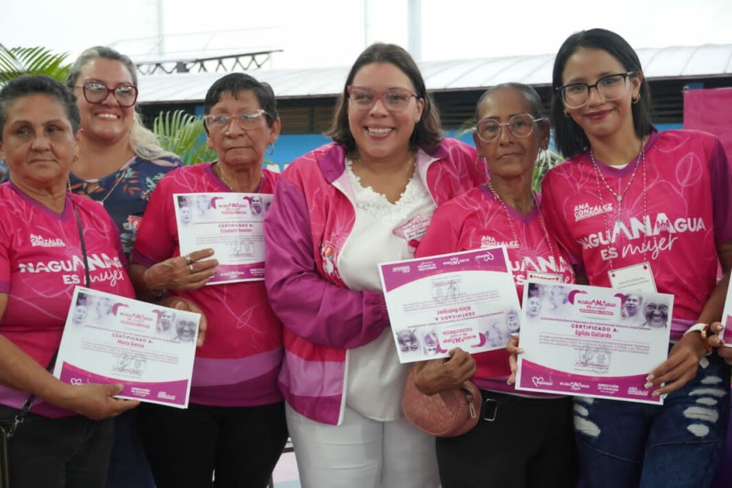 mujeres culminaron formación del programa Naguanagua es Mujer