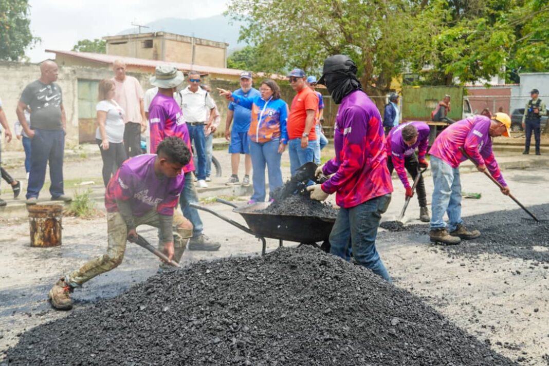 asfalto en comunidades del Circuito Comunal Naguanagua Norte
