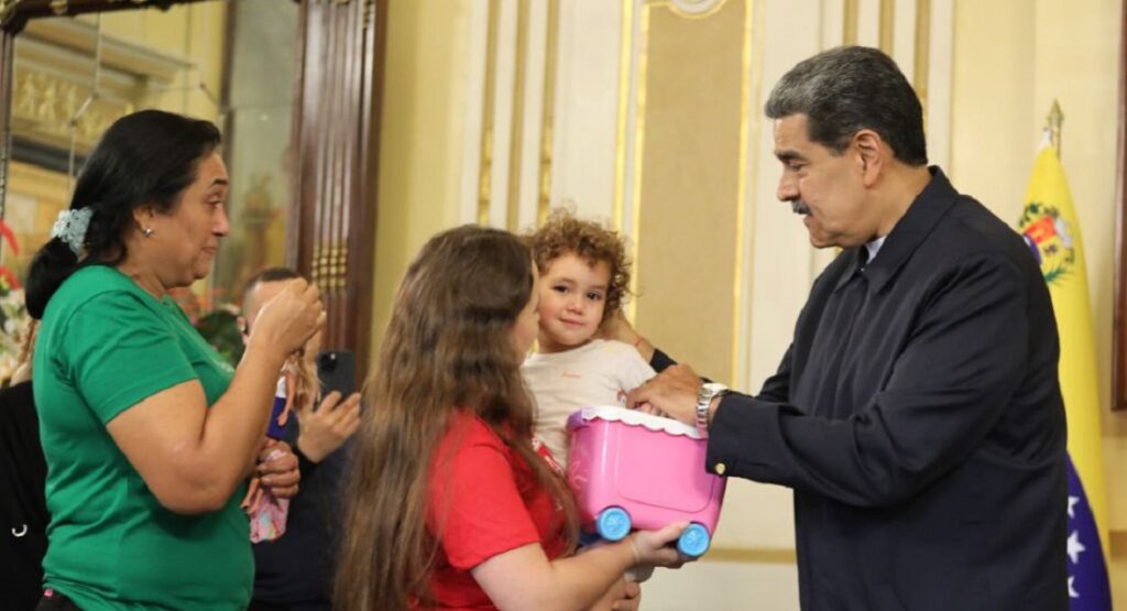 niña Maikelys Espinoza 