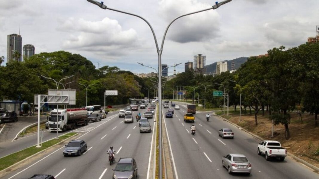 Autopista Gran Cacique Guaicaipuro autopista Gran Cacique Guaicaipuro