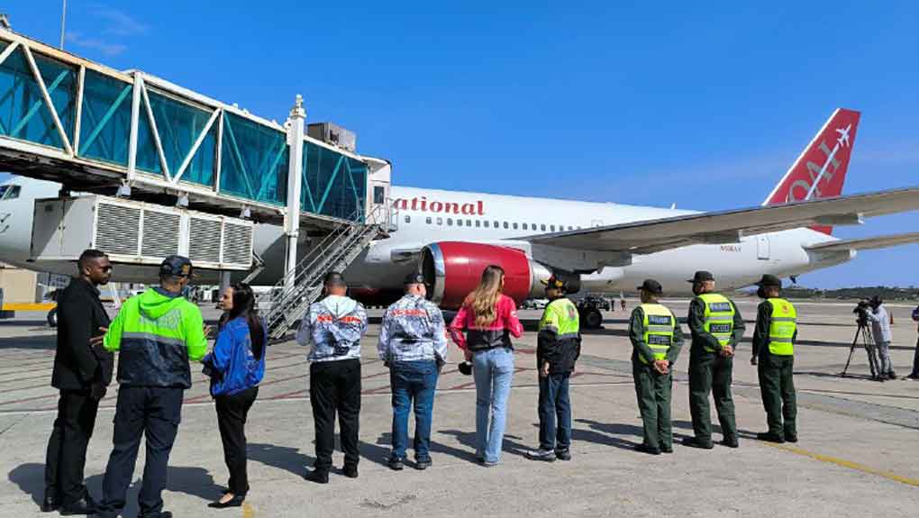 Llega vuelo directo de EE. UU.