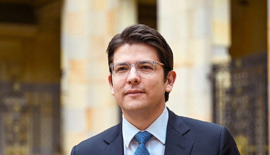 Operan Miguel Uribe Turbay